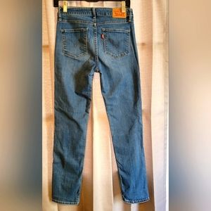 Levi 712 Slim Jean